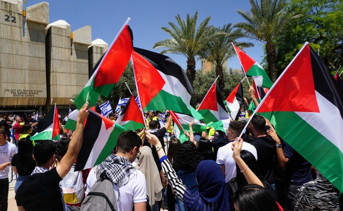 Un projet de loi interdisant les drapeaux des groupes terroristes palestiniens sur les campus universitaires, adopté en première lecture à la Knesset