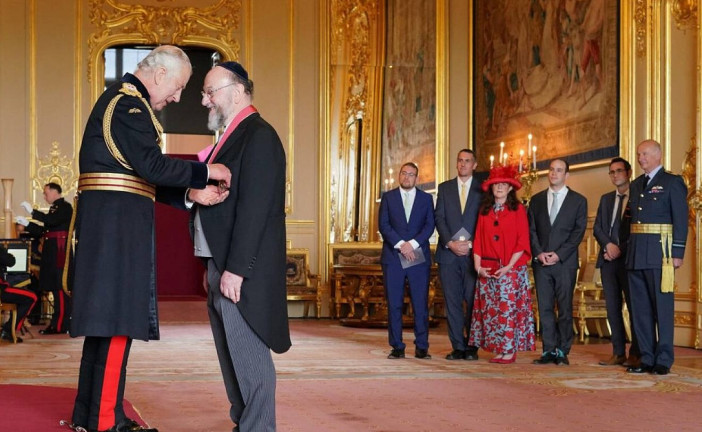 Grande-Bretagne : le grand rabbin britannique Ephraim Mirvis a été fait Chevalier commandeur de l’ordre de l’Empire britannique