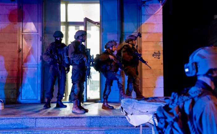 Les forces israéliennes arrêtent seize personnes dans toute la Judée-Samarie
