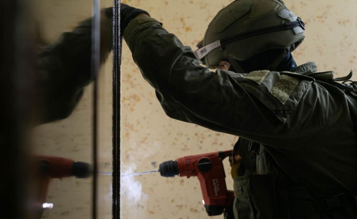 Judée-Samarie : les forces israéliennes cartographient la maison de trois terroristes et arrêtent trois personnes recherchées