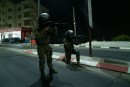 Les forces israéliennes arrêtent douze personnes recherchées dans toute la Judée-Samarie