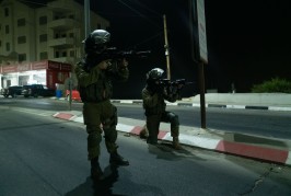 Les forces israéliennes arrêtent douze personnes recherchées dans toute la Judée-Samarie