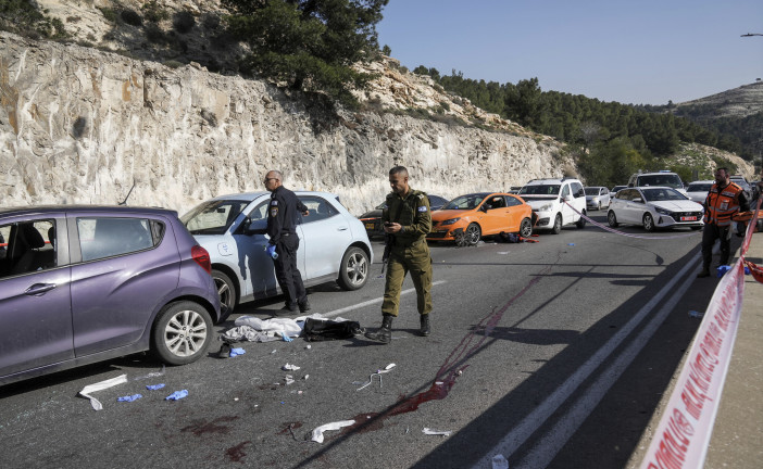 Israël en guerre : un attentat à l’arme à feu provoque la mort d’une personne et fait onze blessés près de Jerusalem