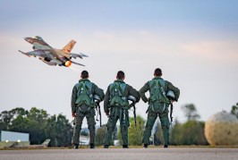 Israël en guerre : Tsahal décide de renvoyer de l’armée les pilotes réservistes ayant signé l’appel pour arrêter la guerre afin de sauver les otages