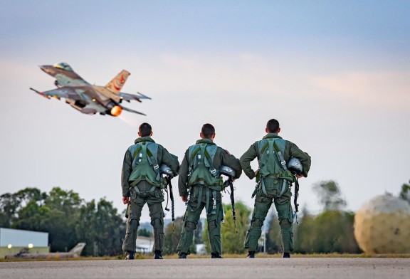 Israël en guerre : Tsahal décide de renvoyer de l’armée les pilotes réservistes ayant signé l’appel pour arrêter la guerre afin de sauver les otages