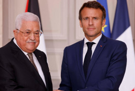 Israël en guerre : Mahmoud Abbas condamne les massacres du 7 octobre et appelle au démantèlement du Hamas, dans une lettre envoyée à Emmanuel Macron