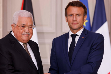 Israël en guerre : Mahmoud Abbas condamne les massacres du 7 octobre et appelle au démantèlement du Hamas, dans une lettre envoyée à Emmanuel Macron