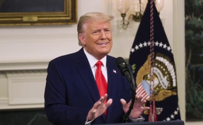 Opération Lion Levant : Donald Trump réaffirme qu’il veut une reddition « totale » de l’Iran, mais ne confirme pas si les États-Unis frapperont les installations nucléaires et militaires du pays