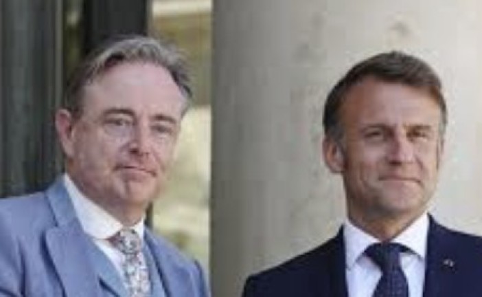 Nouveau camouflé  pour le Président Emmanuel Macron – Apres L’Allemagne le Canada, l’Italie  maintenant c’est au tour de la Belgique de dire NON