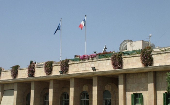 Édito de Alain SAYADA  Israël claque la porte à Macron : la souveraineté israélienne, n’est pas négociable.