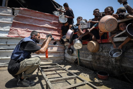 Israël en guerre : deux journaux allemands révèle qu’un photographe de Gaza a mis en scène une photo montrant des gazaouis prétendument « affamés »