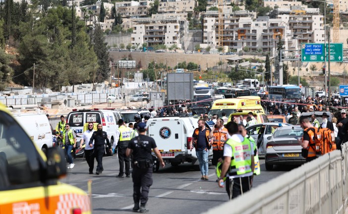 Israël en guerre : un attentat à l’arme à feu à Jérusalem provoque la mort de six personnes, les deux terroristes neutralisés