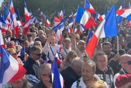 Video : La place de la République couverte de bleu, de blanc et de rouge. par Alain AZRIA