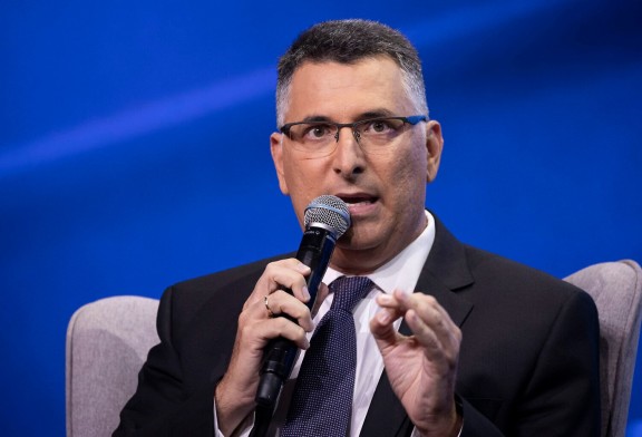 Gideon Sa’ar va réunir à Jérusalem des responsables communautaires juifs du monde entier face à la montée de l’antisémitisme
