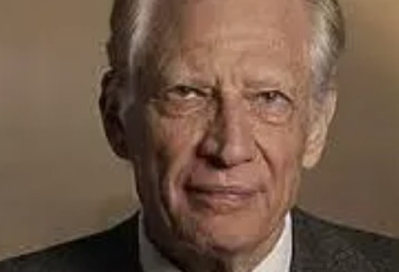 SCANDALE : Dominique de Villepin aurait déclaré à Pierre Lellouche en 1995 :  « Tu ne penses quand même pas qu’avec le nom que tu as, tu peux être ministre des Affaires étrangères de la France. »