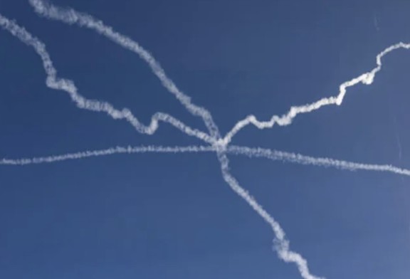 Alerte Info:  Huitième salve en provenance d&rsquo;Iran : un missile à sous-munitions intercepté, aucun blessé signalé